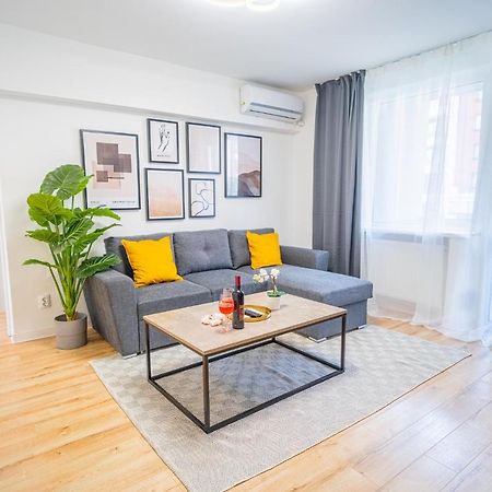 Refreshingly Chic: Newly Renovated 2Br Apartment Bukarest Exterior foto