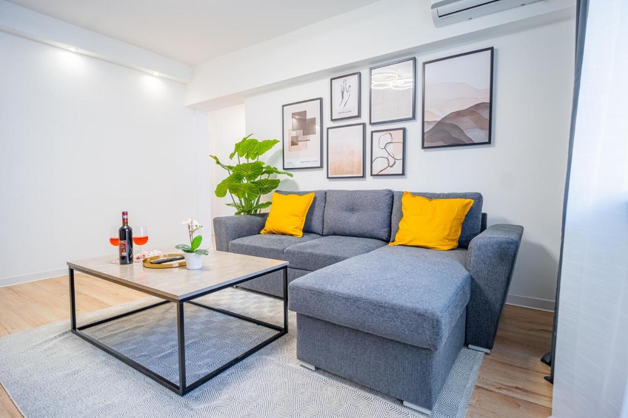 Refreshingly Chic: Newly Renovated 2Br Apartment Bukarest Exterior foto