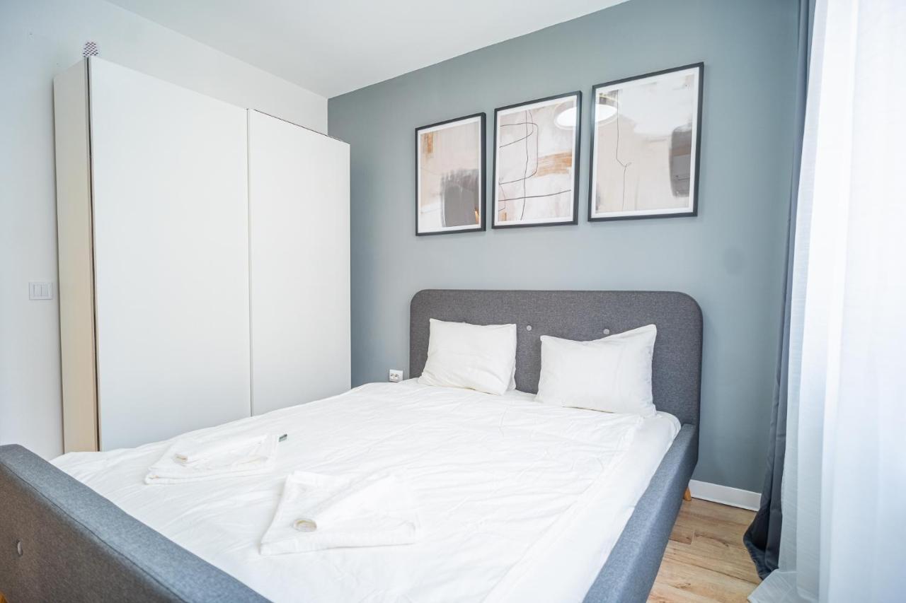 Refreshingly Chic: Newly Renovated 2Br Apartment Bukarest Exterior foto