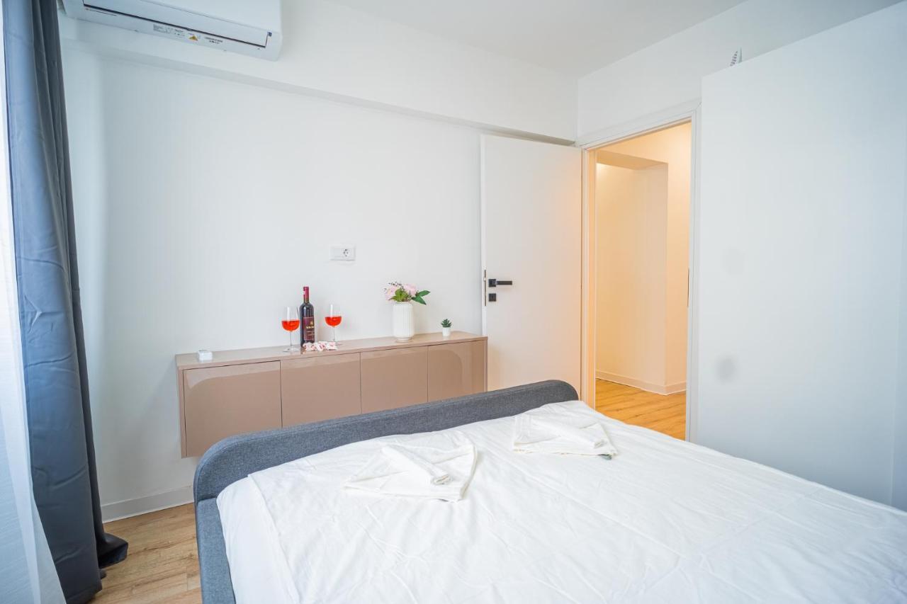 Refreshingly Chic: Newly Renovated 2Br Apartment Bukarest Exterior foto