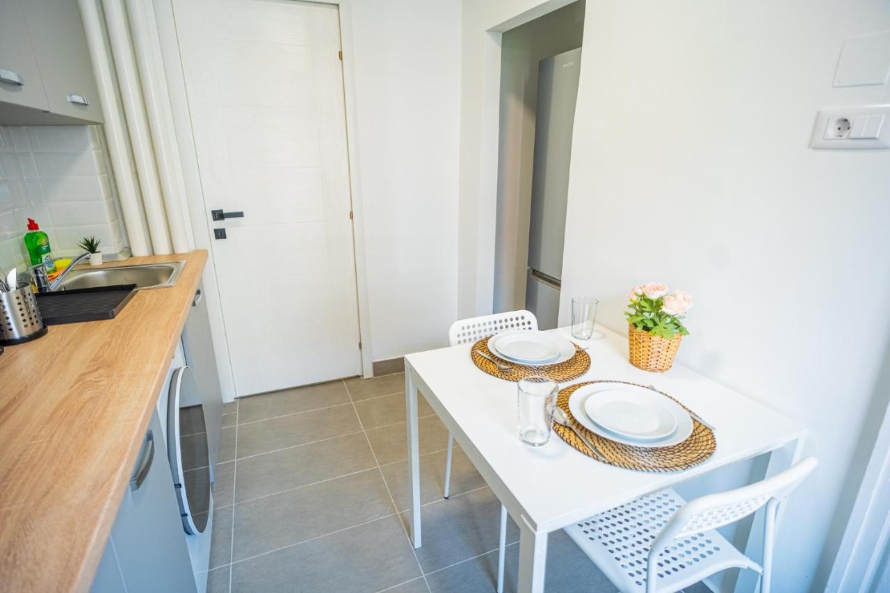 Refreshingly Chic: Newly Renovated 2Br Apartment Bukarest Exterior foto