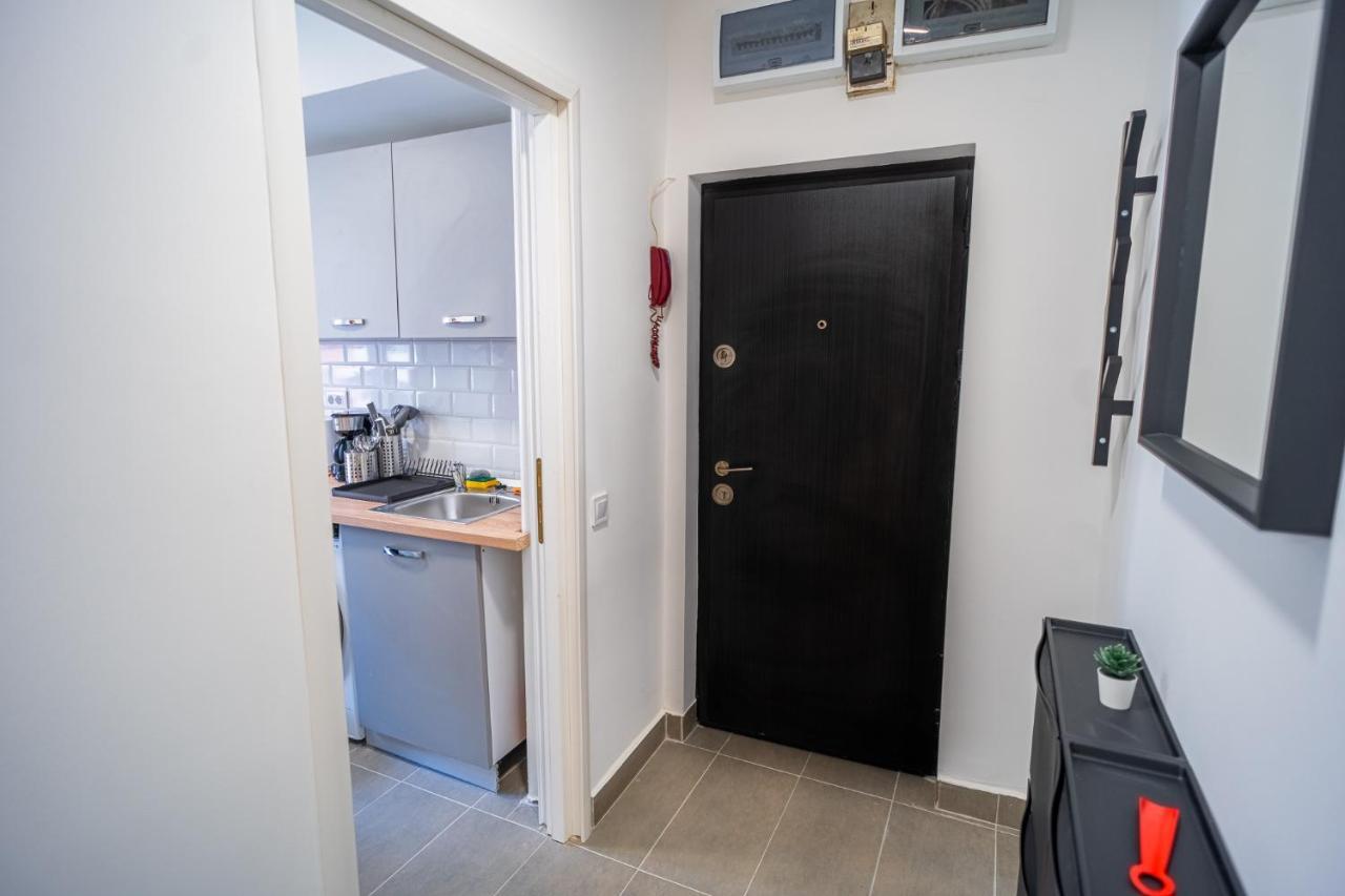 Refreshingly Chic: Newly Renovated 2Br Apartment Bukarest Exterior foto