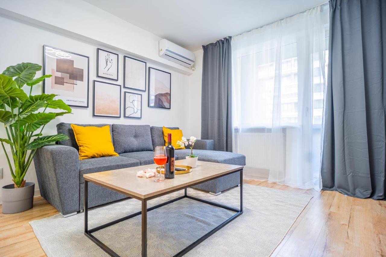 Refreshingly Chic: Newly Renovated 2Br Apartment Bukarest Exterior foto