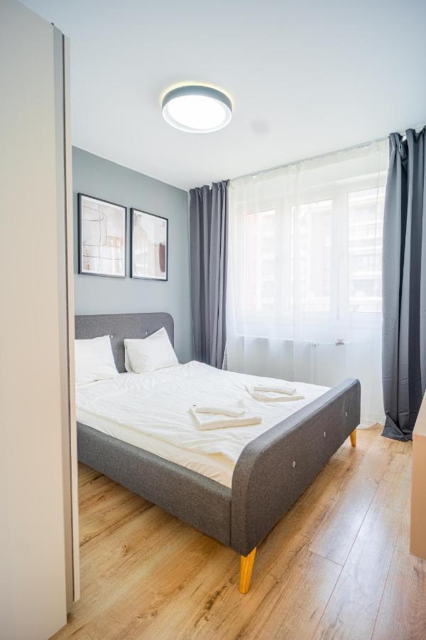 Refreshingly Chic: Newly Renovated 2Br Apartment Bukarest Exterior foto