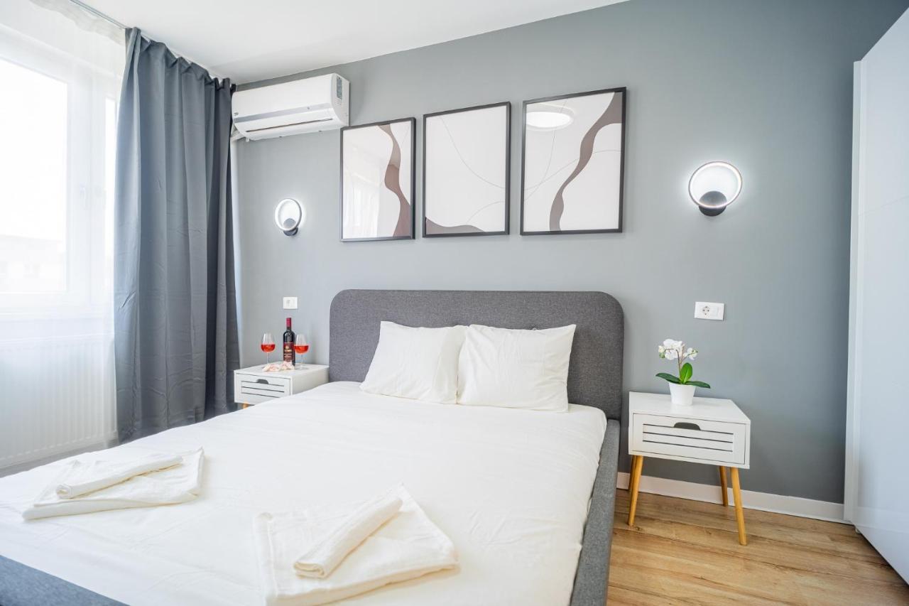 Refreshingly Chic: Newly Renovated 2Br Apartment Bukarest Exterior foto