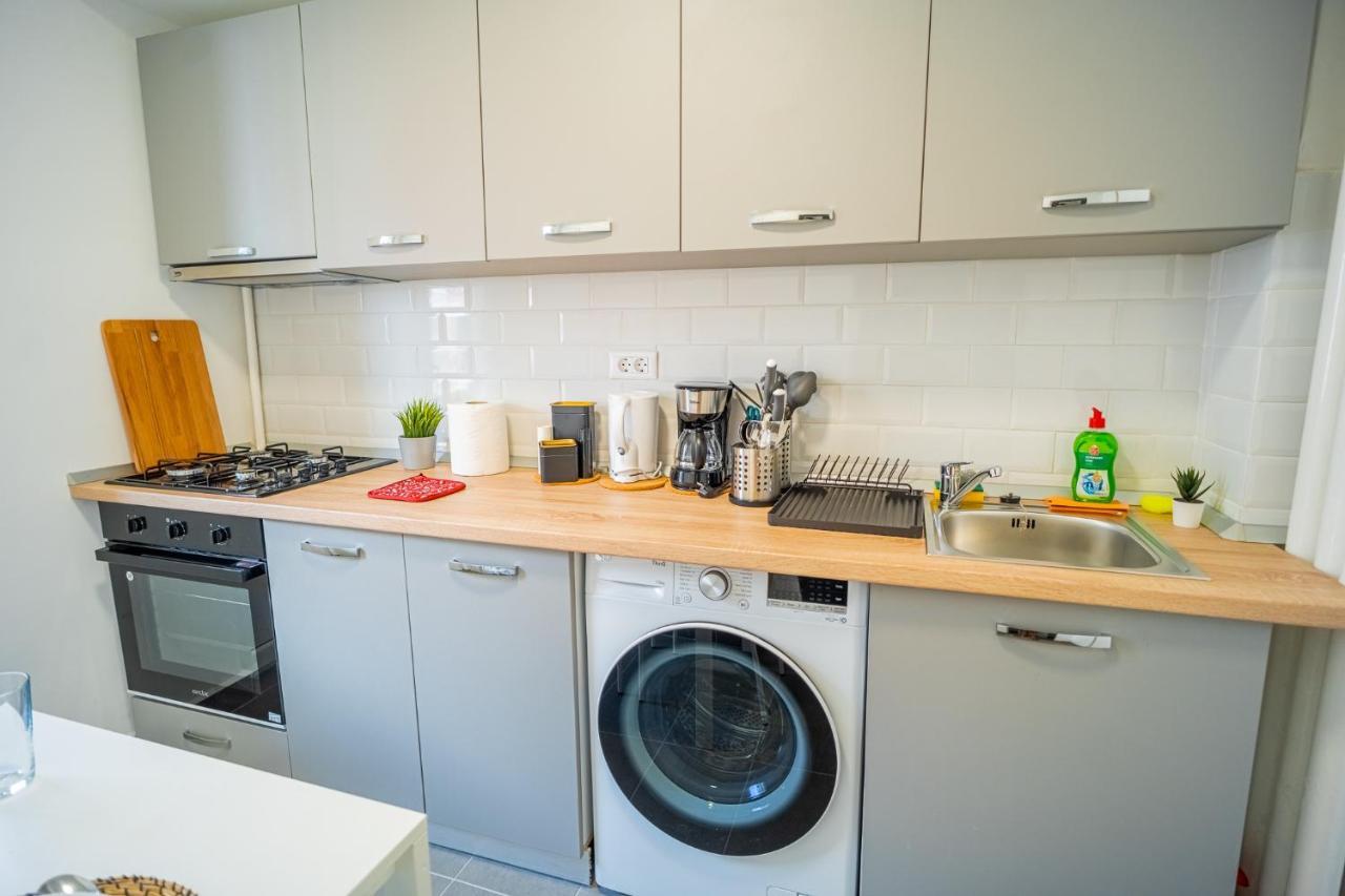 Refreshingly Chic: Newly Renovated 2Br Apartment Bukarest Exterior foto