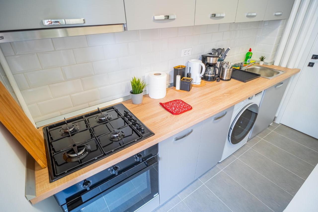 Refreshingly Chic: Newly Renovated 2Br Apartment Bukarest Exterior foto