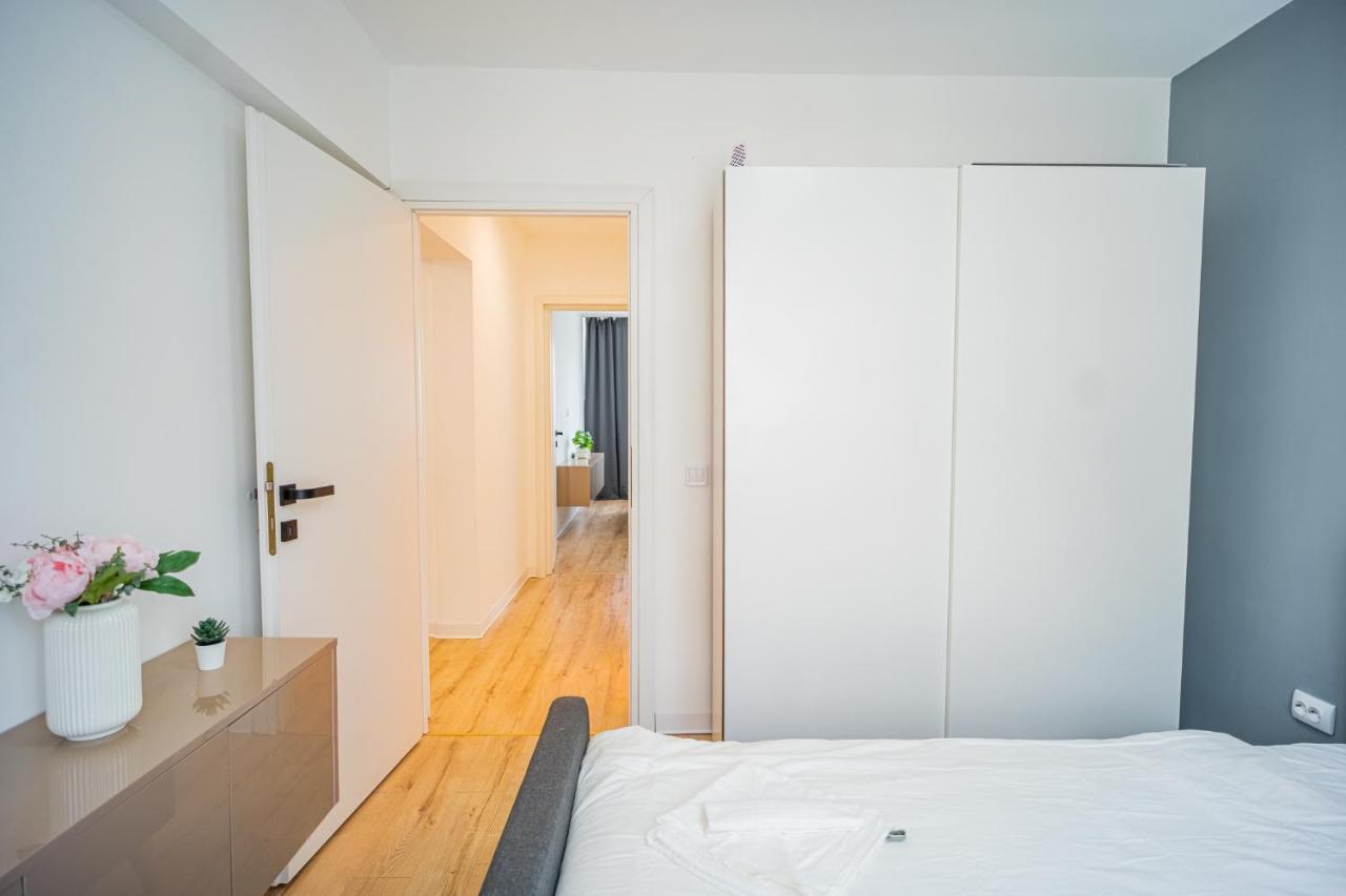 Refreshingly Chic: Newly Renovated 2Br Apartment Bukarest Exterior foto