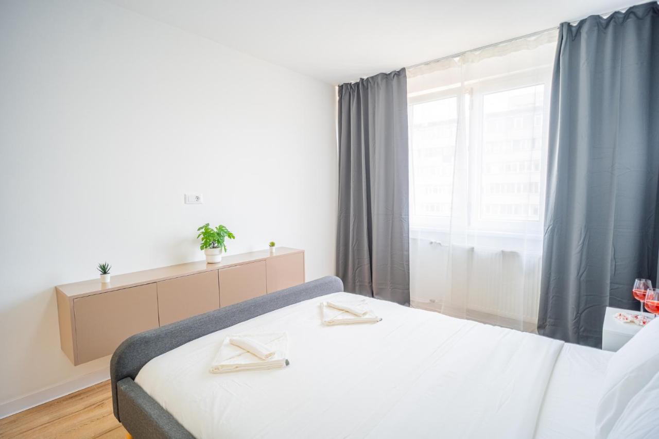 Refreshingly Chic: Newly Renovated 2Br Apartment Bukarest Exterior foto