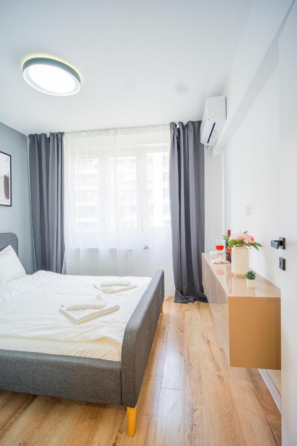 Refreshingly Chic: Newly Renovated 2Br Apartment Bukarest Exterior foto