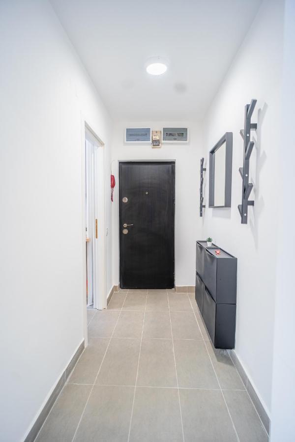 Refreshingly Chic: Newly Renovated 2Br Apartment Bukarest Exterior foto