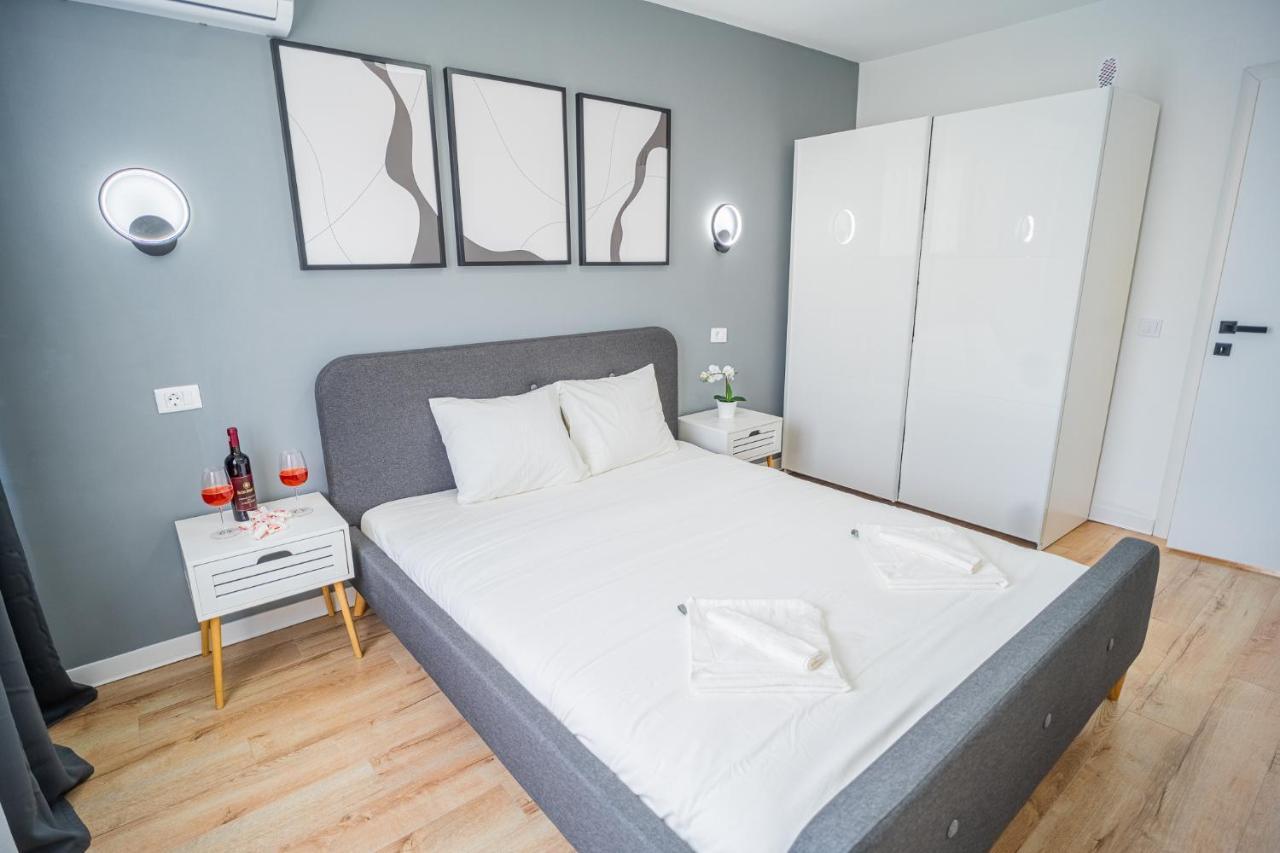 Refreshingly Chic: Newly Renovated 2Br Apartment Bukarest Exterior foto